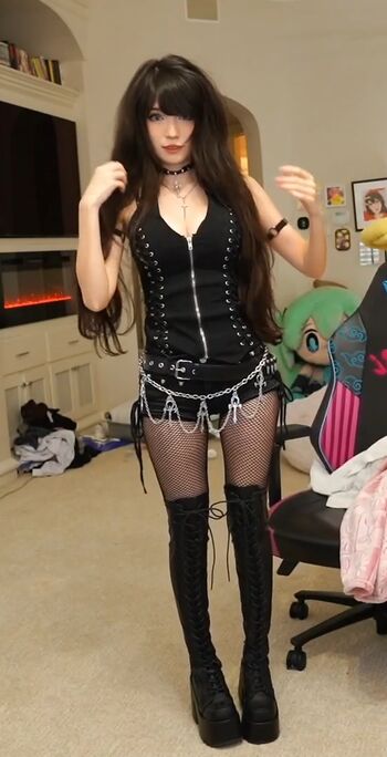 Full leaked Emiru  page private onlyfans photo