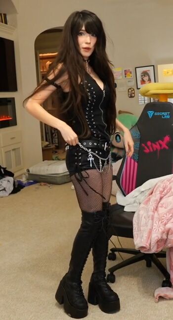 Full leaked Emiru  page private onlyfans photo