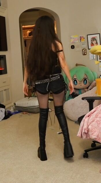 Full leaked Emiru  page private onlyfans photo