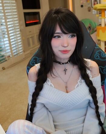 Full leaked Emiru  page private onlyfans photo