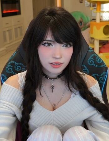 Full leaked Emiru  page private onlyfans photo