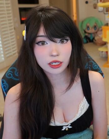 Full leaked Emiru  page private onlyfans photo