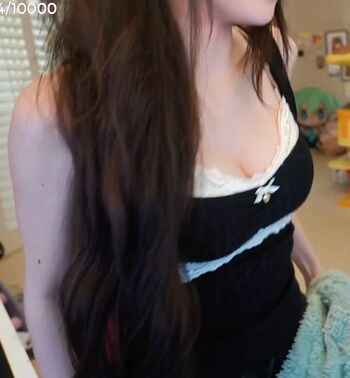 Full leaked Emiru  page private onlyfans photo