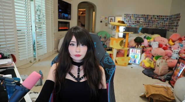 Full leaked Emiru  page private onlyfans photo