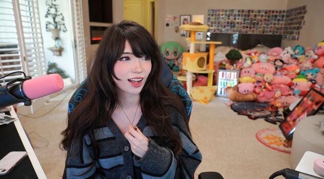 Full leaked Emiru  page private onlyfans photo