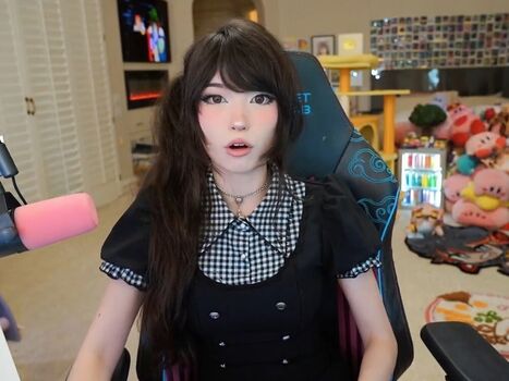 Full leaked Emiru page private onlyfans photo