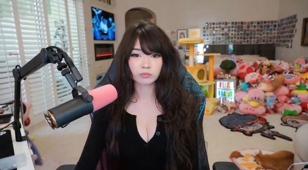 Full leaked Emiru page private onlyfans photo