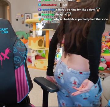 Full leaked Emiru page private onlyfans photo