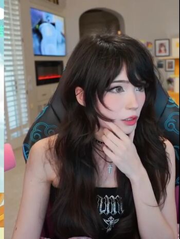 Full leaked Emiru private onlyfans photo