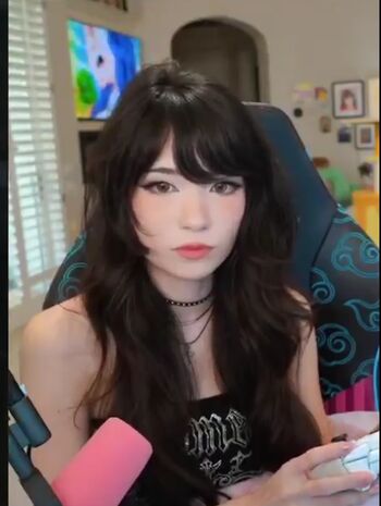 Full leaked Emiru private onlyfans photo