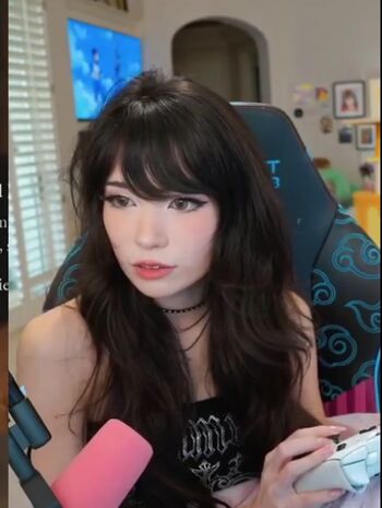 Full leaked Emiru private onlyfans photo