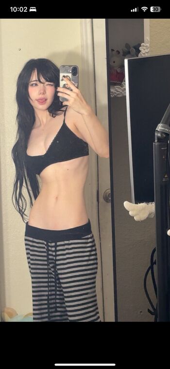 Full leaked Emiru page private onlyfans photo