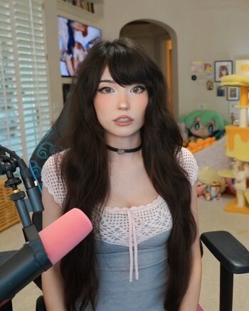 Full leaked Emiru page private onlyfans photo