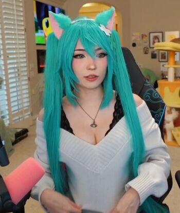 Full leaked Emiru page private onlyfans photo