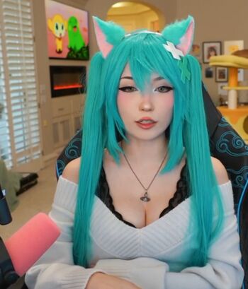 Full leaked Emiru page private onlyfans photo