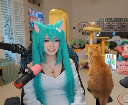 Full leaked Emiru page private onlyfans photo