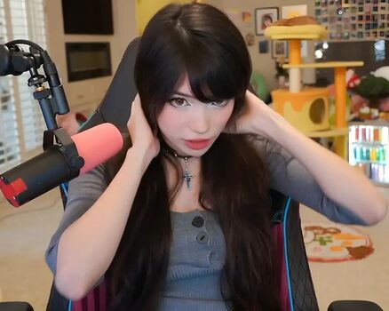 Full leaked Emiru private onlyfans photo