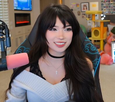 Full leaked Emiru page private onlyfans photo