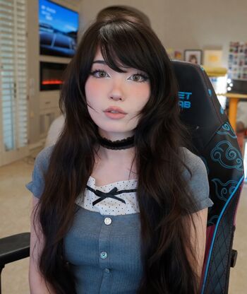Full leaked Emiru page private onlyfans photo