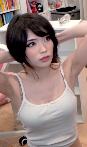 Full leaked Emiru page private onlyfans photo