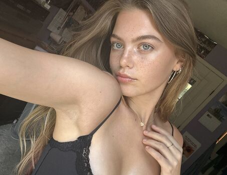 Full leaked Emma beardsley page private onlyfans photo