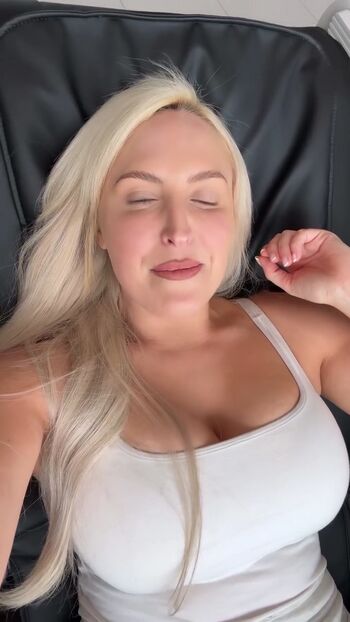 Full leaked Emma jones private onlyfans photo