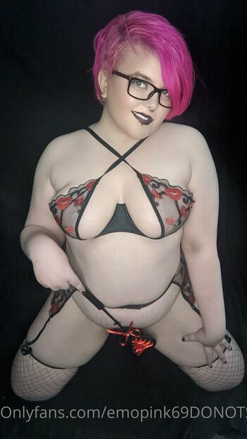Full leaked Emopink private onlyfans photo