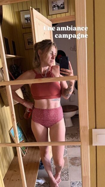Full leaked Emyltr private onlyfans photo