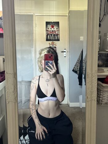 Full leaked Emzeeni private onlyfans photo