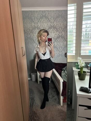 Full leaked Emzeeni private onlyfans photo