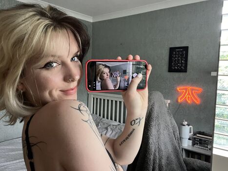 Full leaked Emzeeni private onlyfans photo