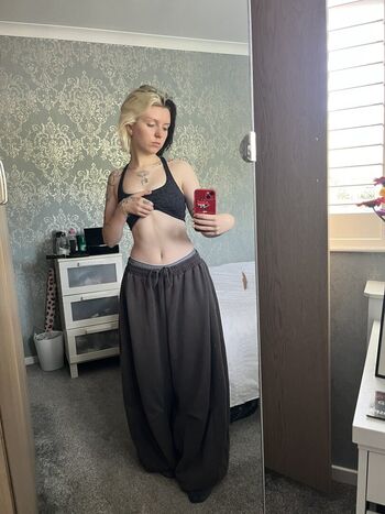 Full leaked Emzeeni private onlyfans photo