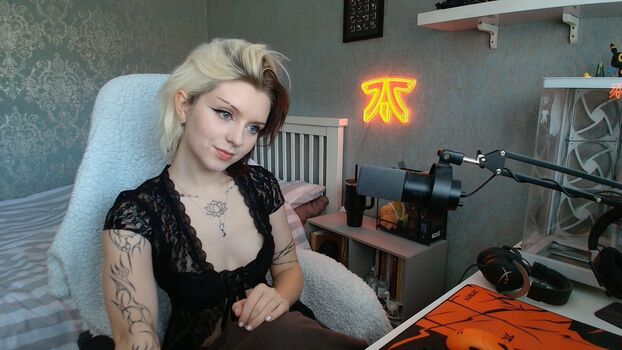 Full leaked Emzeeni private onlyfans photo