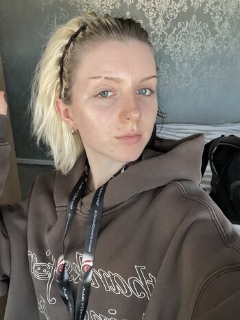 Full leaked Emzeeni private onlyfans photo