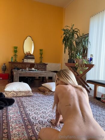 Full leaked Epixemily private onlyfans photo