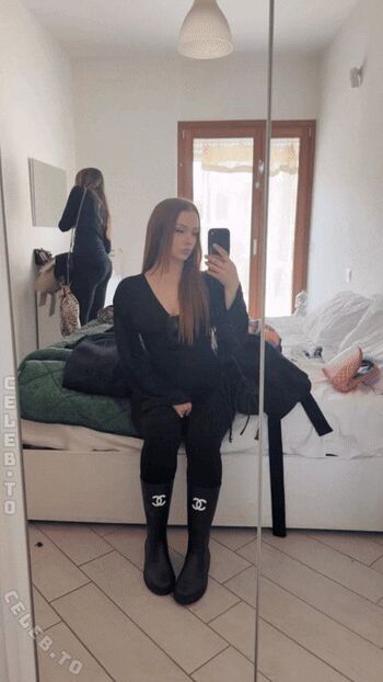 Full leaked Lizzie clark / private onlyfans photo