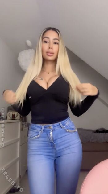 Full leaked Esleem private onlyfans photo