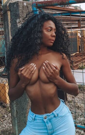 Full leaked Estefania logmar private onlyfans photo