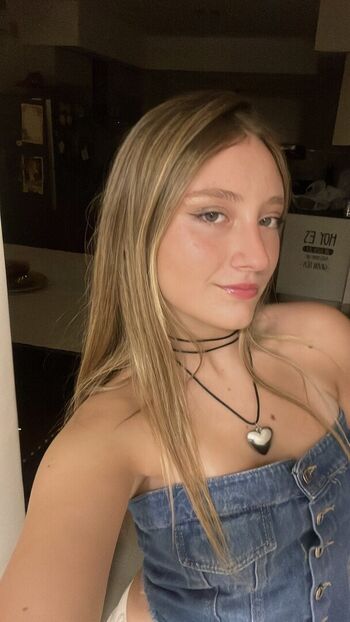 Full leaked Estell aily private onlyfans photo
