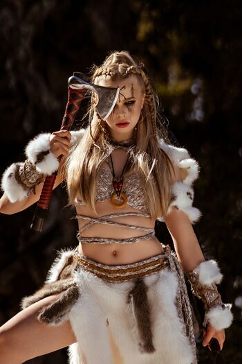 Eva Lee Model
