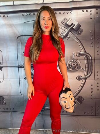 Eva Lovia