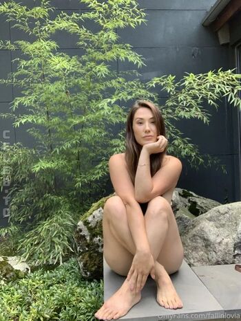 Eva Lovia