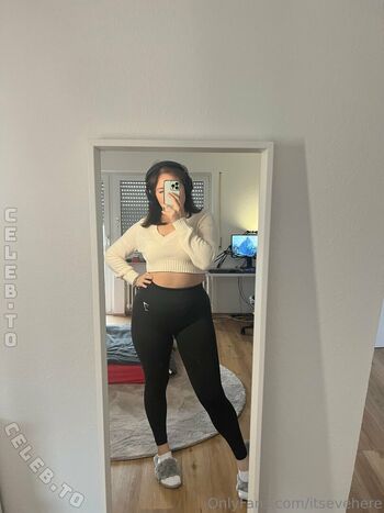 Full leaked Evelynxka private onlyfans photo