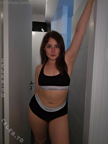 Full leaked Evelynxka private onlyfans photo