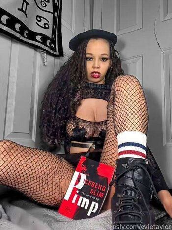 Full leaked Evie taylor private onlyfans photo