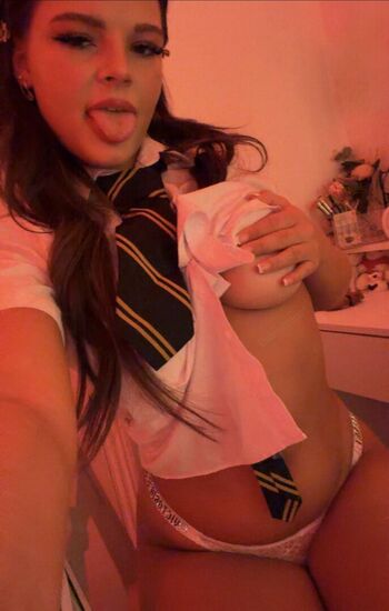 Full leaked Eviesells private onlyfans photo