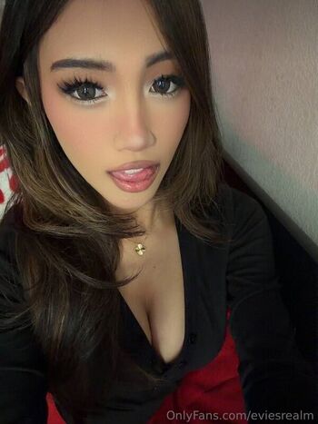 Full leaked Eviesrealm private onlyfans photo