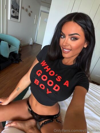 Full leaked Evil woman private onlyfans photo