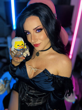 Ezy Summers Cosplay