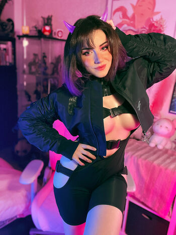 Ezy Summers Cosplay